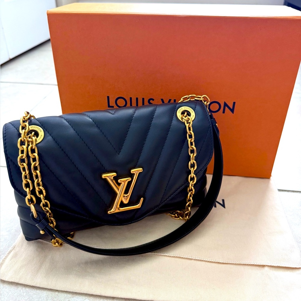 Louis Vuitton New Wave MM Chain bag